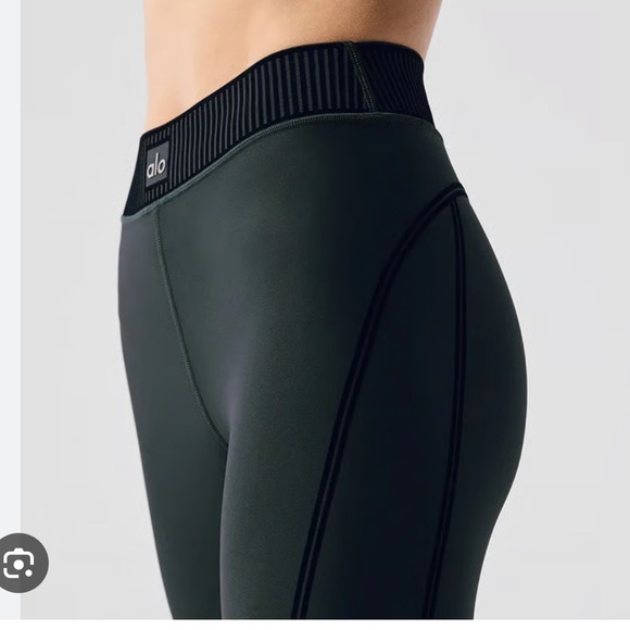 Alo Yoga Airlift High-Waist 7/8 Line Up Legging! - Picture 2 of 15